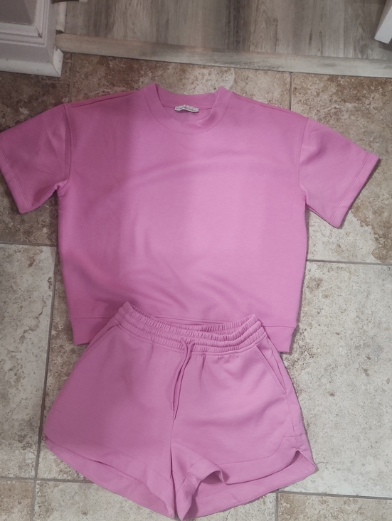 Zenana Outfitters Other - Zenana Pink Crewneck Tee